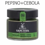 Pepino com cebola e grãos de mostarda